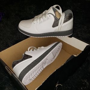 Womens Jordan Flight size 7